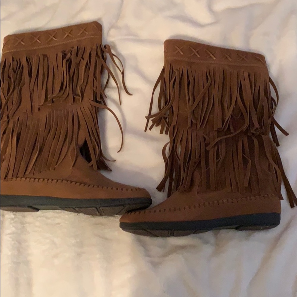 Fringe boots